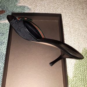 Gucci sandals, black